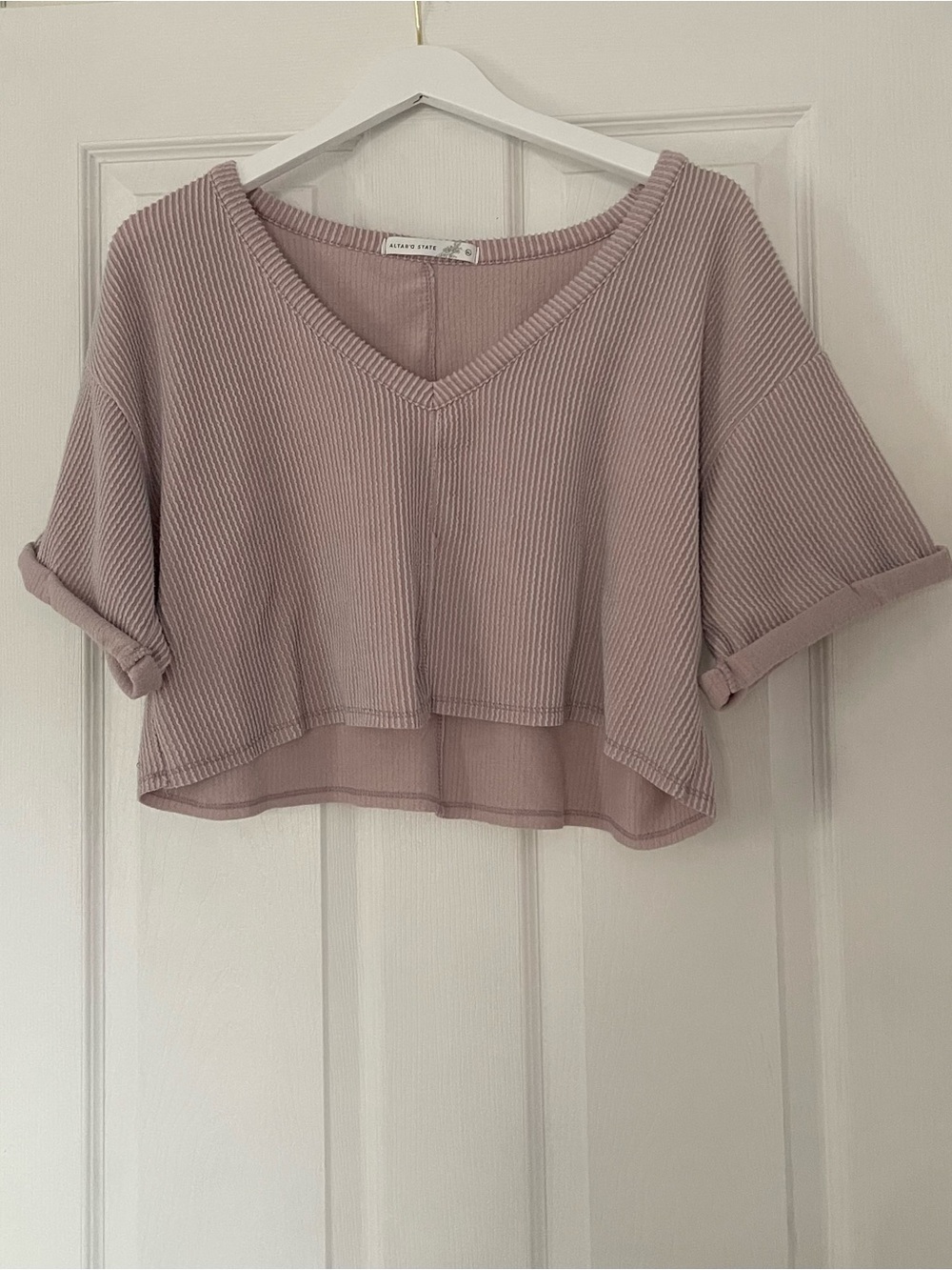 Altar'd State Ribbed V-Neck Cropped Top - Dusty Pink